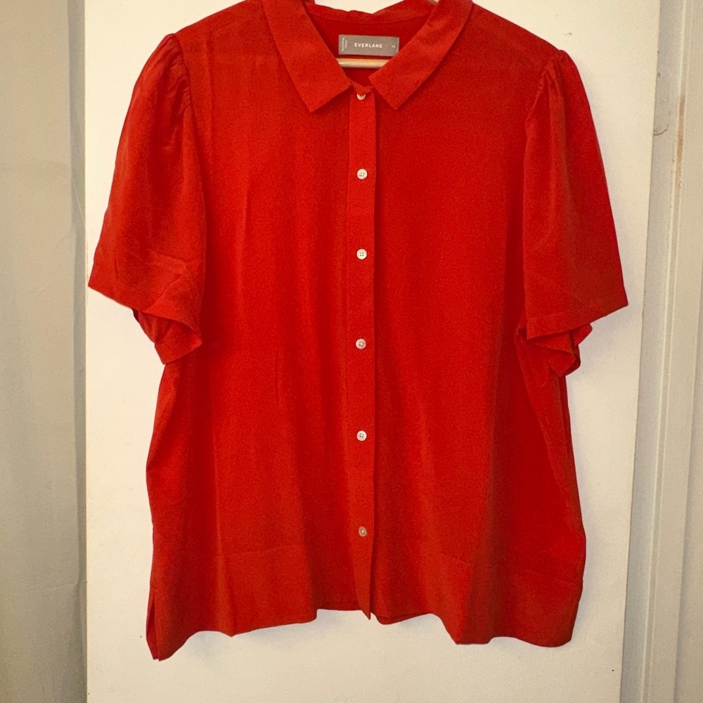 Everlane 100% Silk Red Short-Sleeve Button-Down Blouse - Picture 5 of 5
